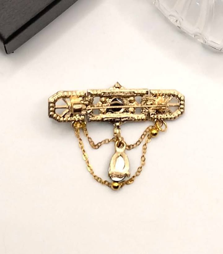 Vintage Art Deco Brooch - Gold-Plated with Emerald Green Crystals